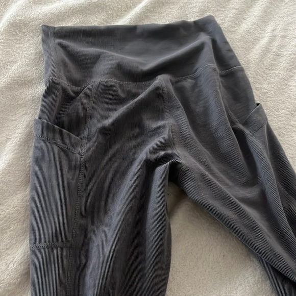 grey athletic leggings - Picture 2 of 2